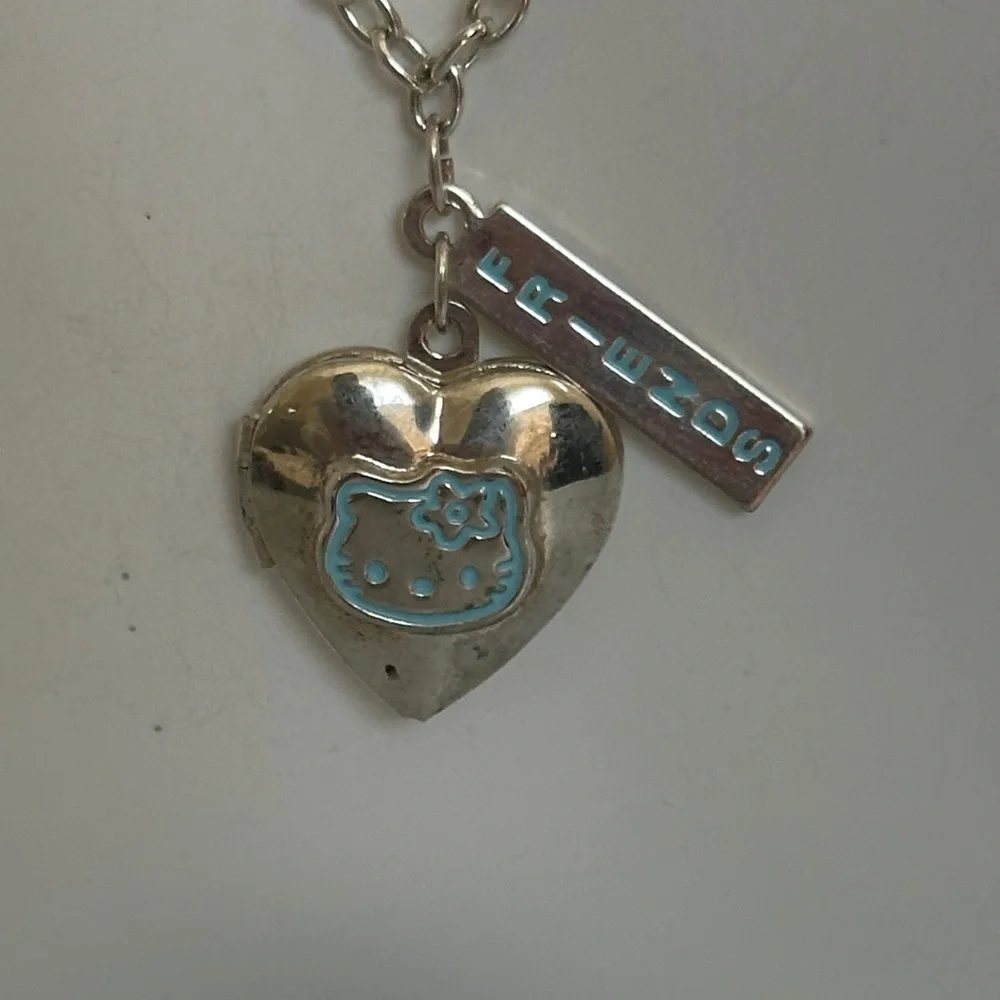 925 Sterling Silver this chic
